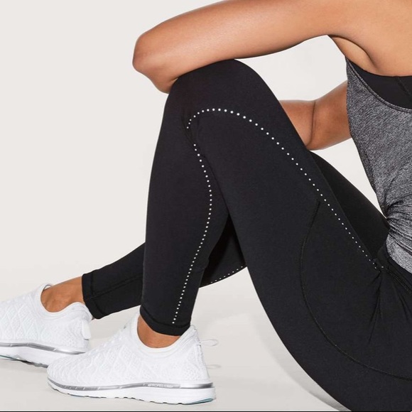 lululemon Reflective Extra Mile Tight - Picture 10 of 11